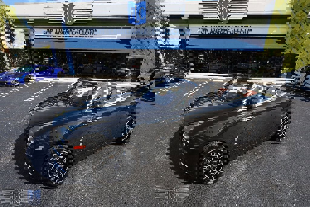 Used 2017 Rolls-Royce Dawn Convertible image 10