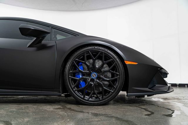 Used 2020 Lamborghini Huracan EVO image 11