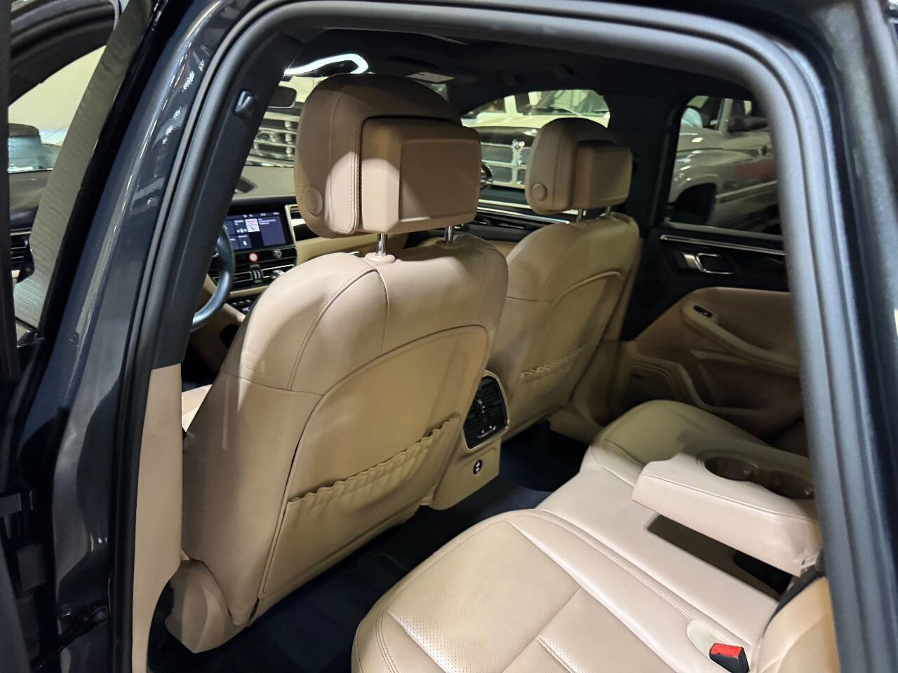 Used 2024 Porsche Macan w/ Premium Plus Package image 43