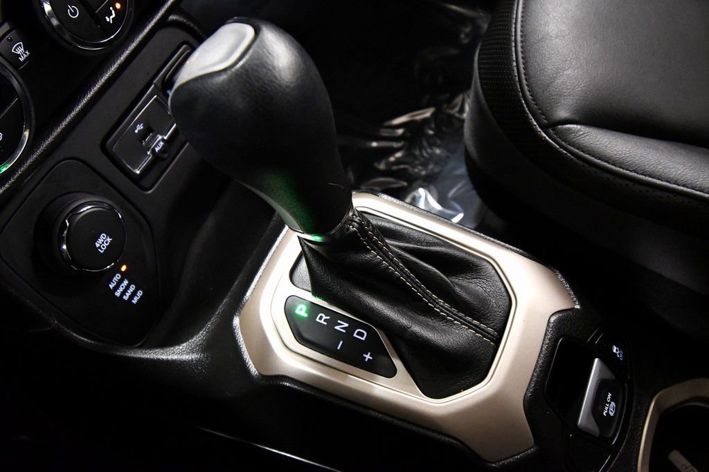 Used 2017 Jeep Renegade Limited image 26