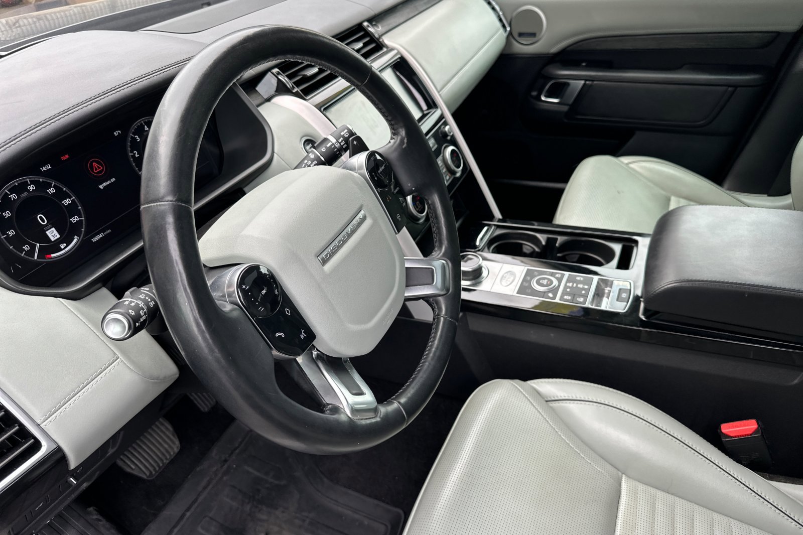 Used 2020 Land Rover Discovery HSE Luxury image 10