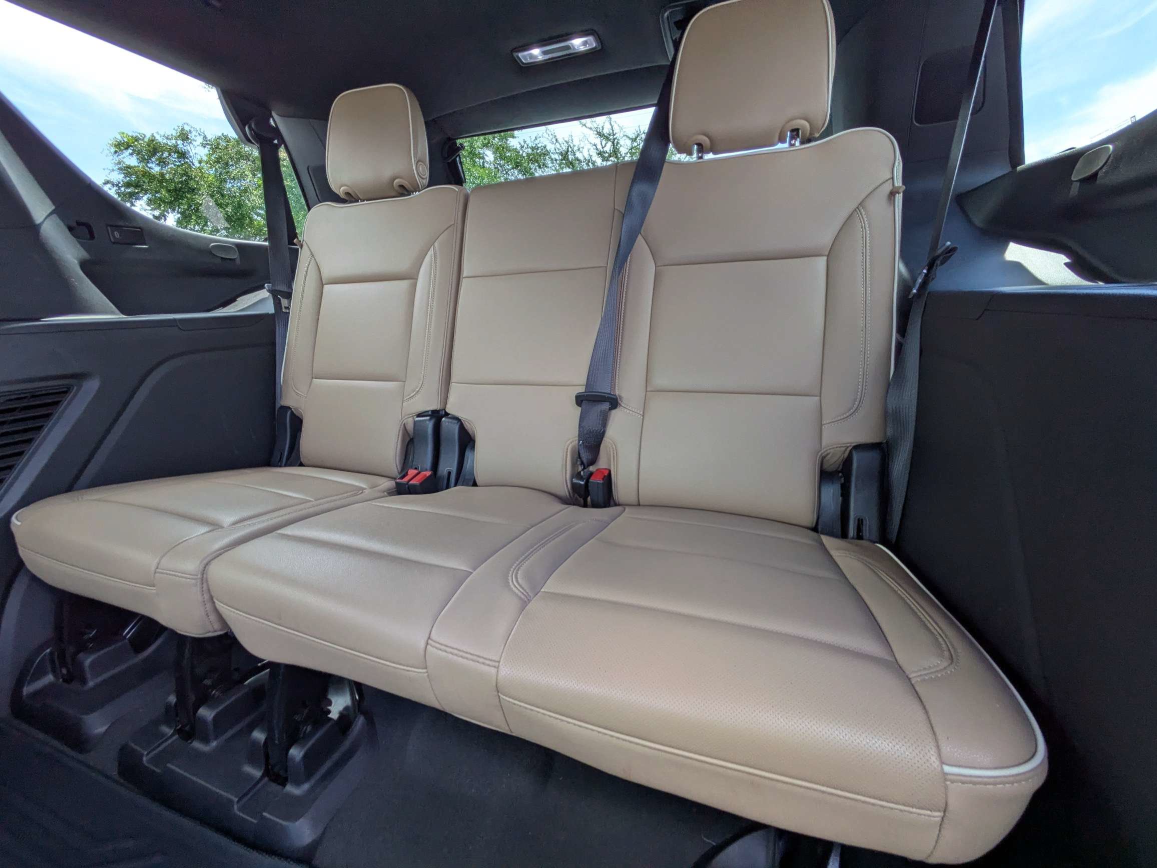 Used 2024 Chevrolet Tahoe Premier RWD image 9