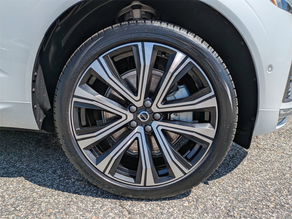 Certified 2023 Volvo XC60 B5 Ultimate image 11