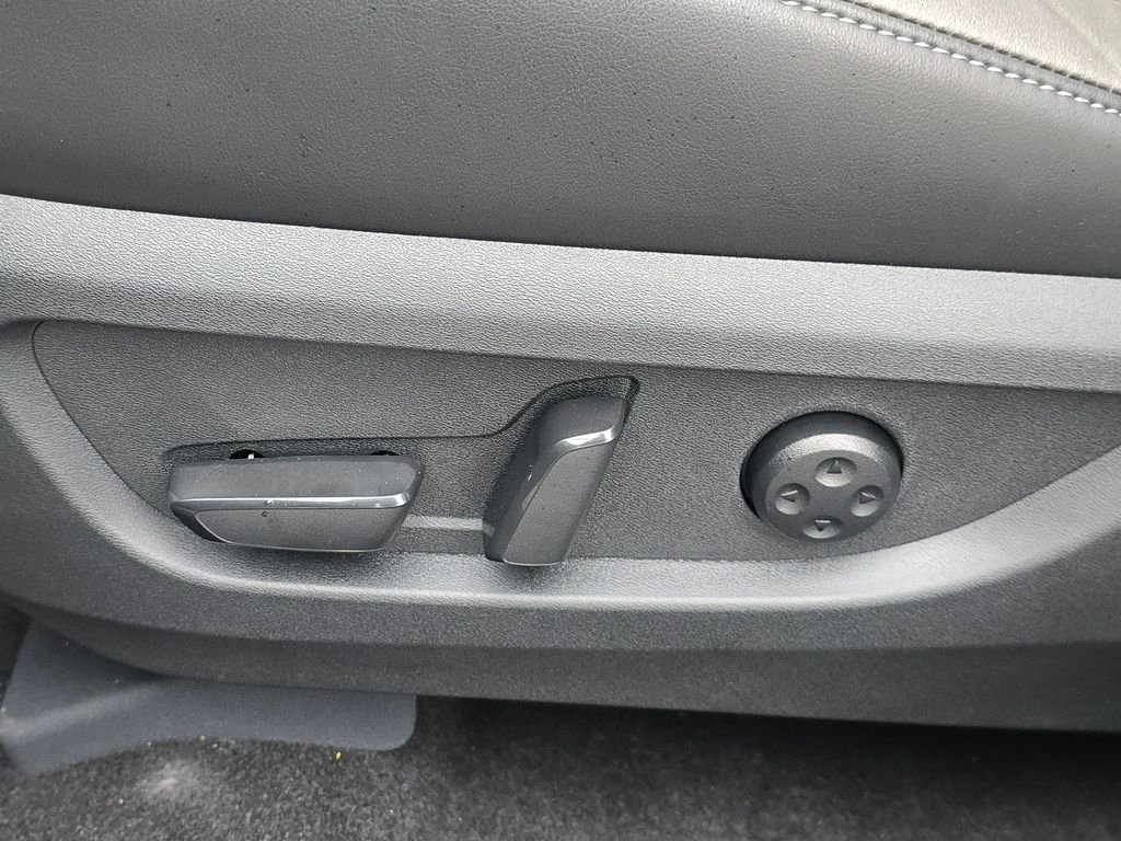 New 2025 INFINITI QX55 Essential image 32