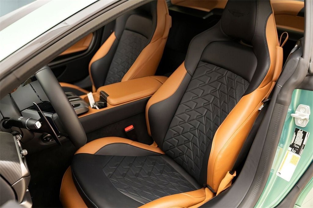 Used 2025 Aston Martin Vanquish image 26