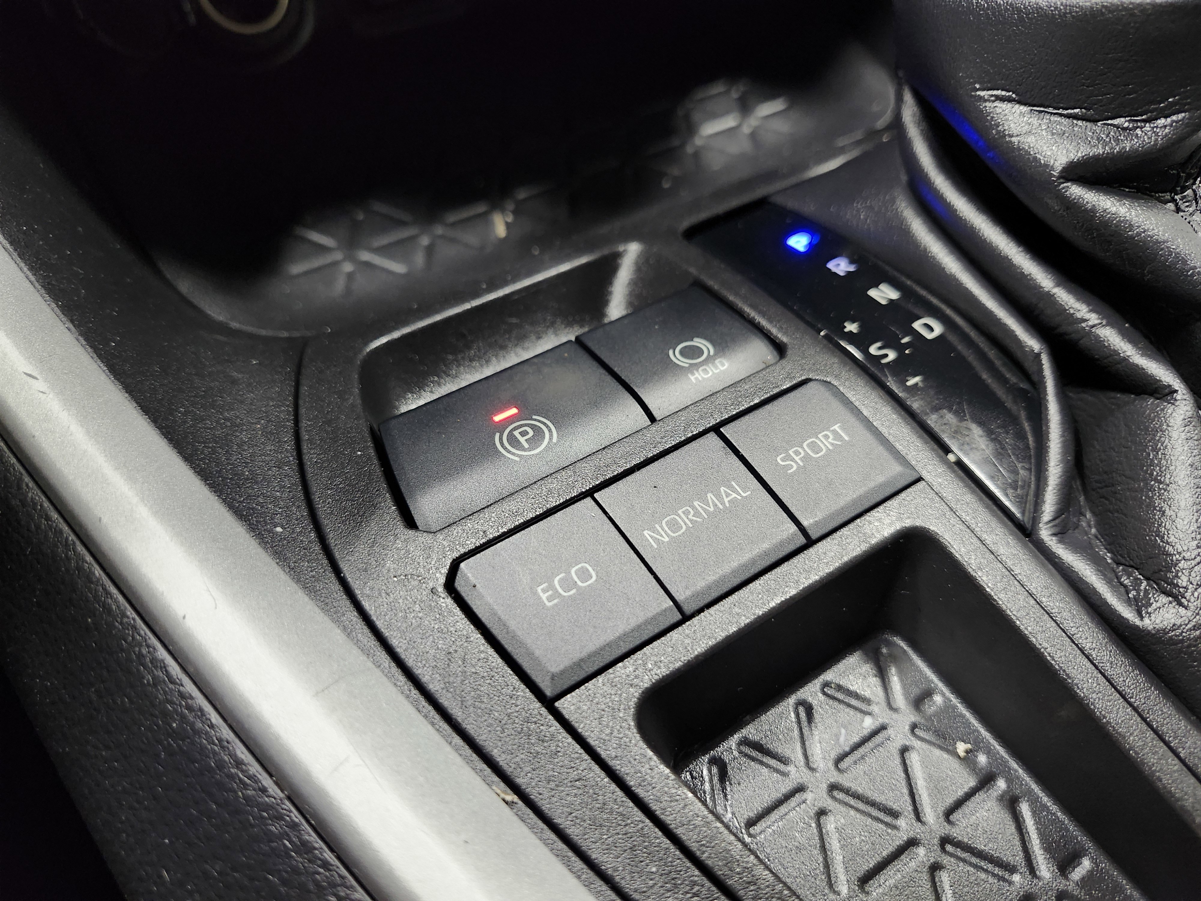 Used 2021 Toyota RAV4 XLE image 9