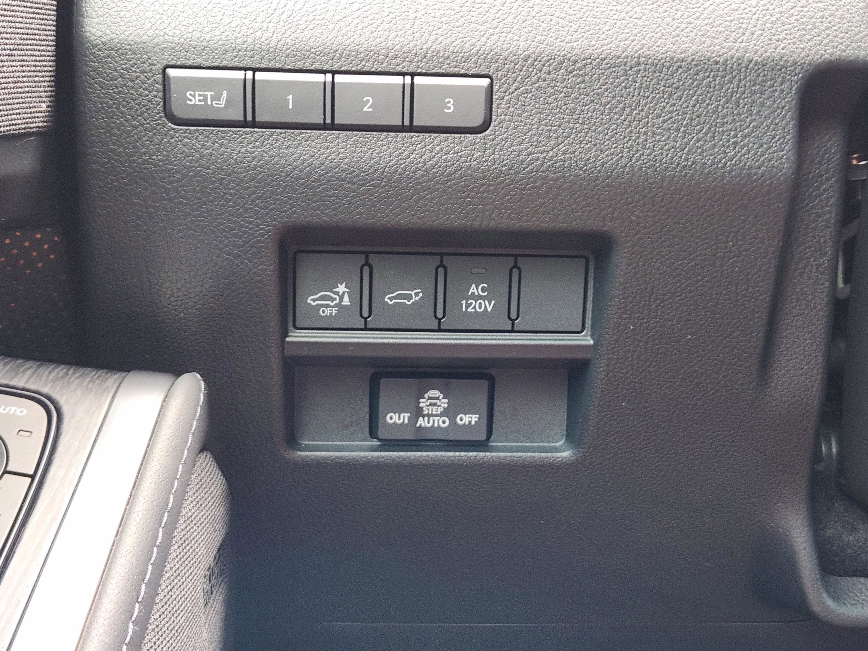 Used 2025 Lexus GX 550 w/ Accessory Package (2T) AWD/4WD image 19
