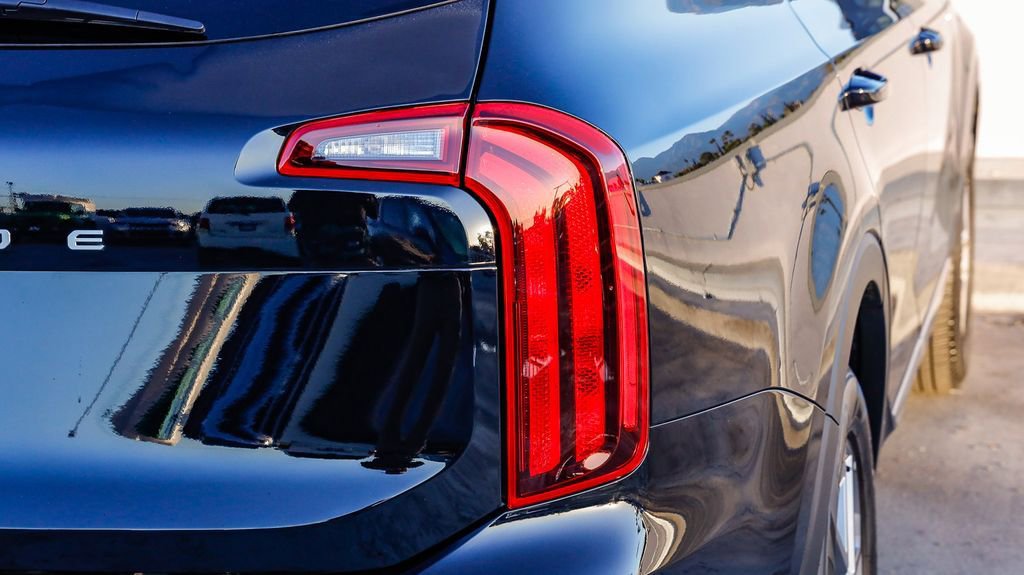 Used 2025 Kia Telluride LX image 10