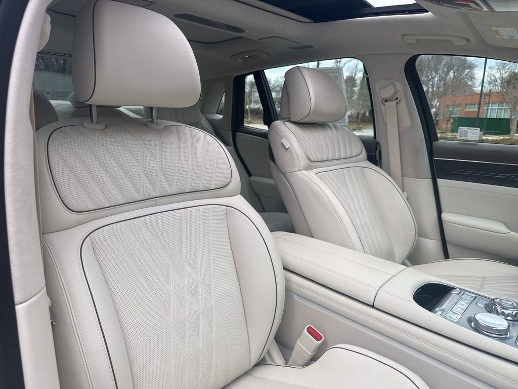 Used 2025 Genesis G90 3.5T image 40