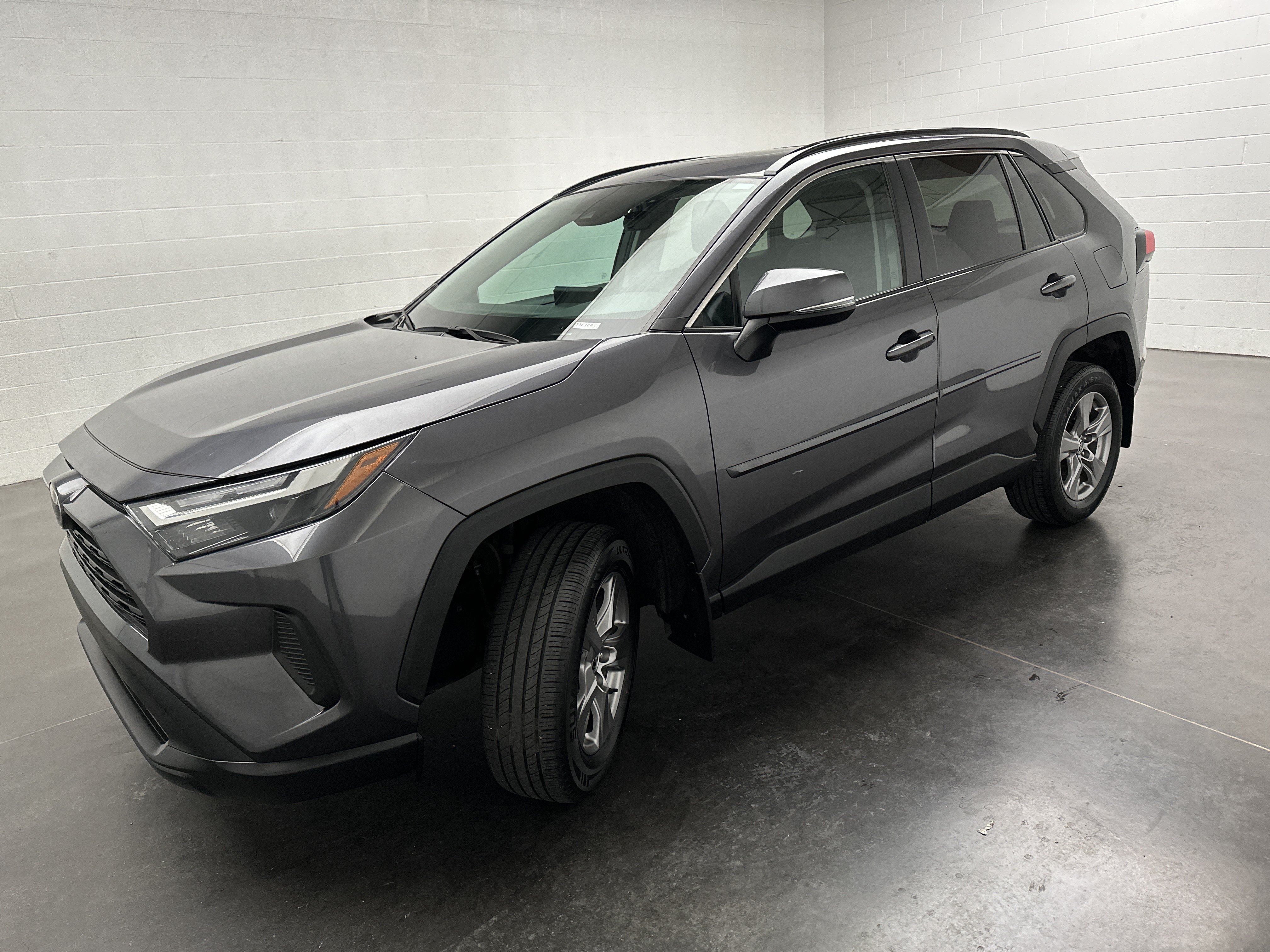 Used 2022 Toyota RAV4 XLE w/ Convenience Package AWD/4WD image 4
