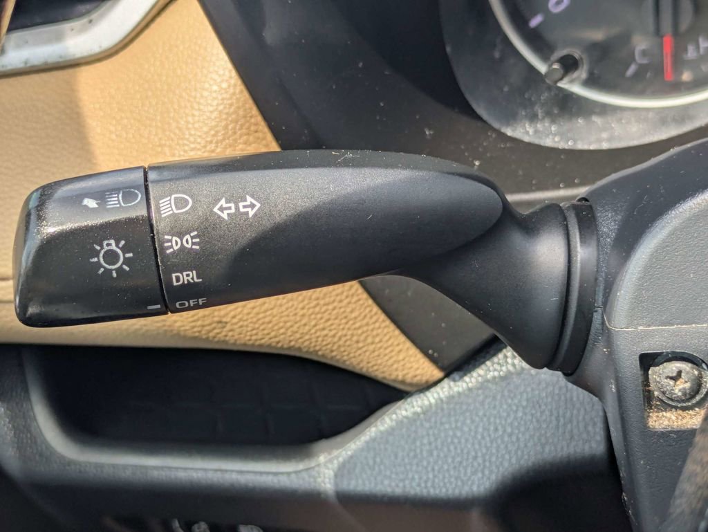 Used 2020 Toyota RAV4 LE FWD image 27