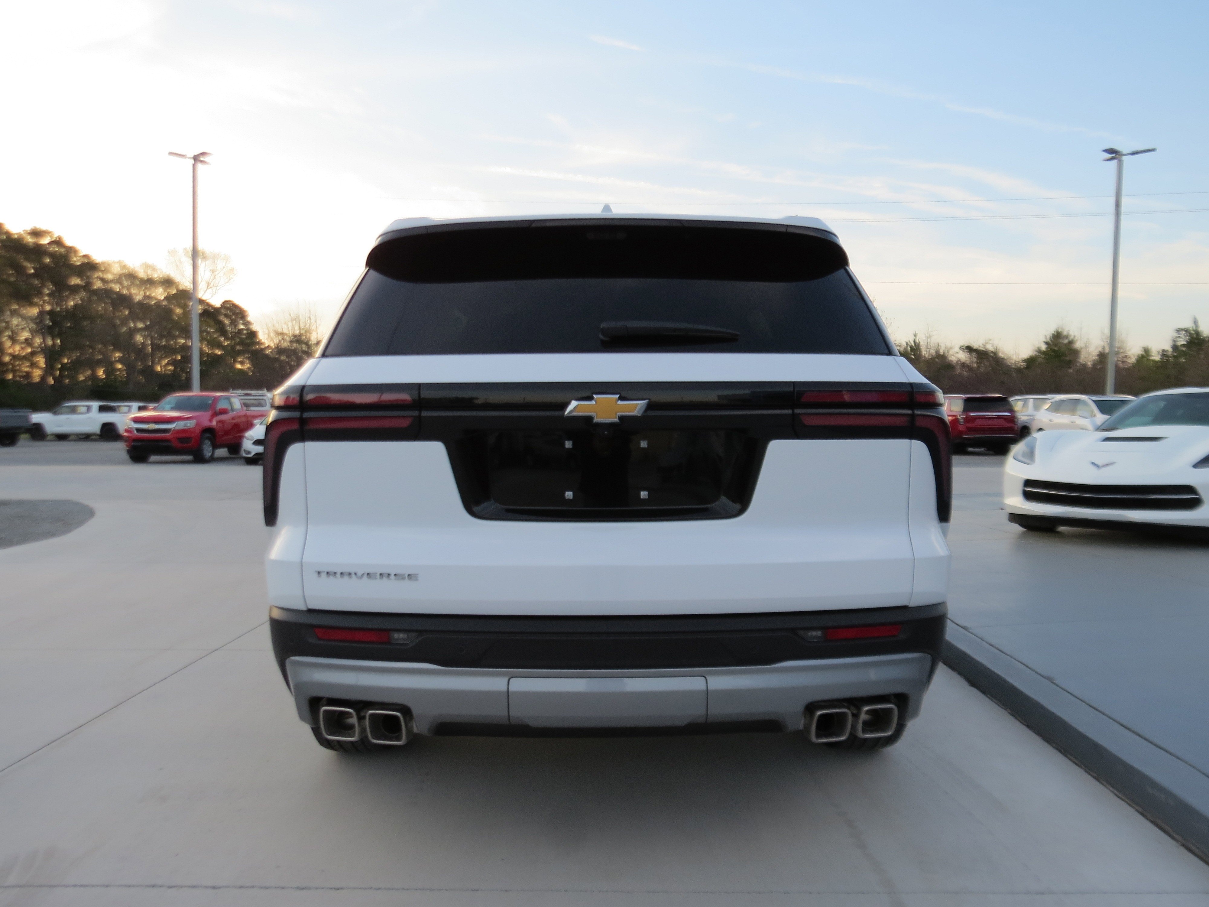New 2026 Chevrolet Traverse LT w/ Driver Confidence Package FWD image 5