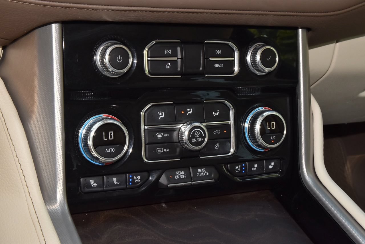 Used 2024 GMC Yukon XL Denali w/ Advanced Technology Package AWD/4WD image 32