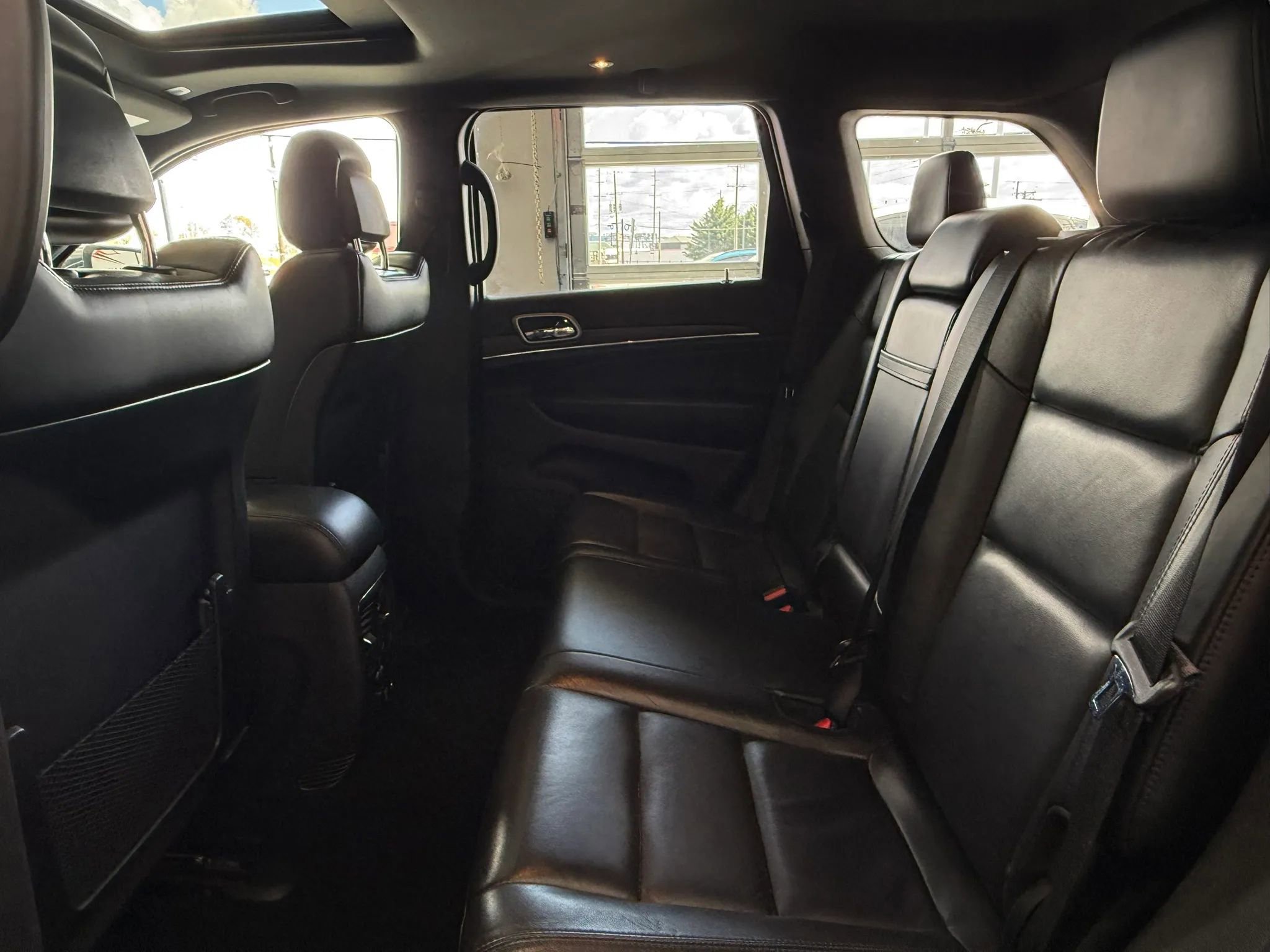 Used 2020 Jeep Grand Cherokee Limited AWD/4WD image 30