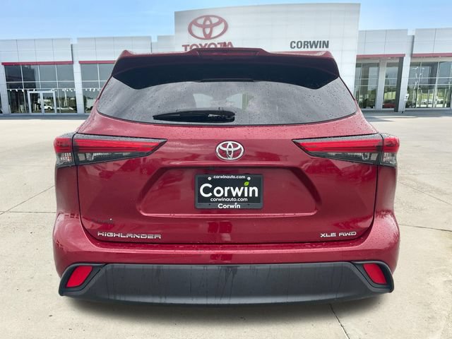 Used 2021 Toyota Highlander XLE AWD/4WD image 4