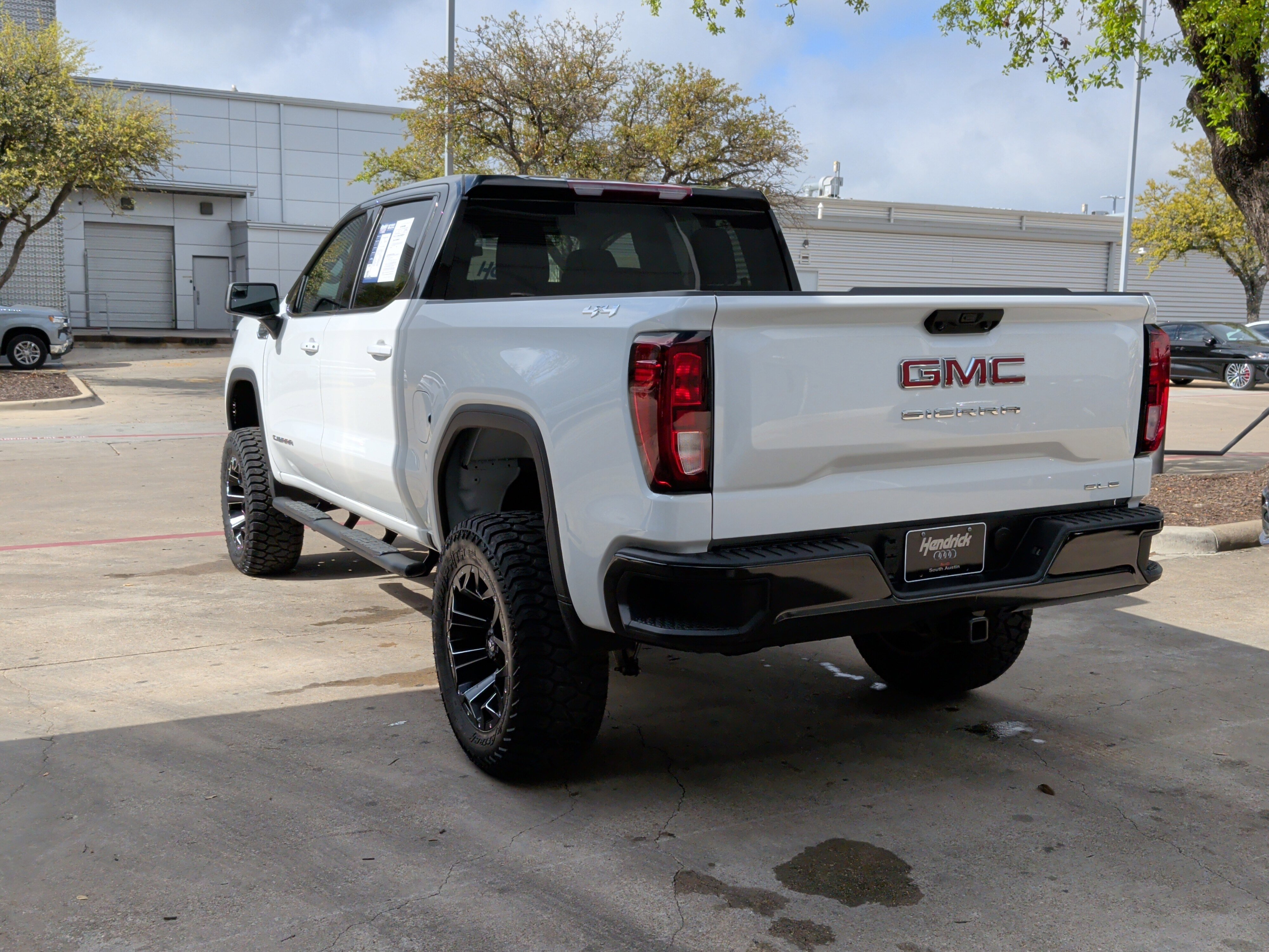 Used 2025 GMC Sierra 1500 SLE image 8