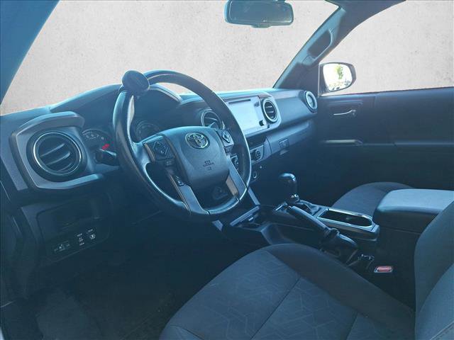 Used 2017 Toyota Tacoma TRD Sport w/ Tow Package image 9