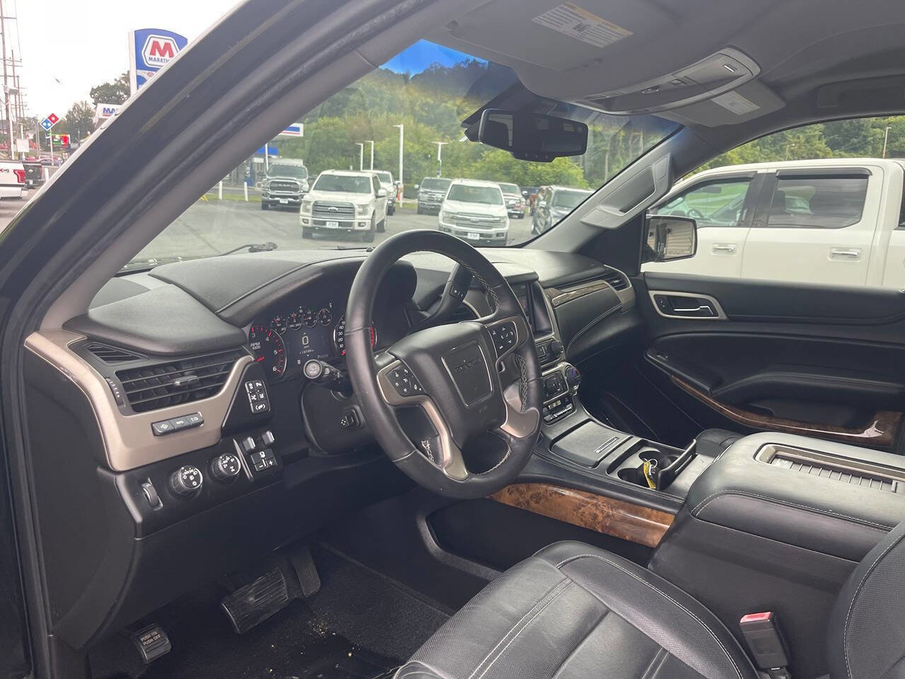 Used 2015 GMC Yukon XL Denali w/ Premium Package image 16