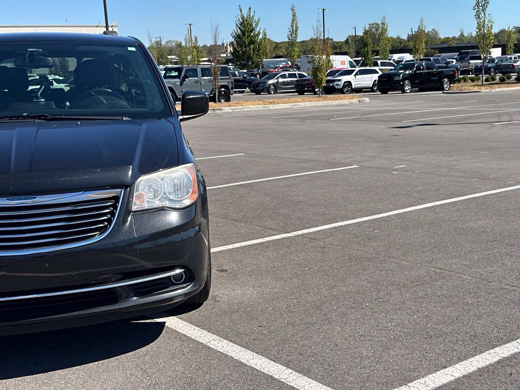 Used 2014 Chrysler Town & Country Touring FWD image 41