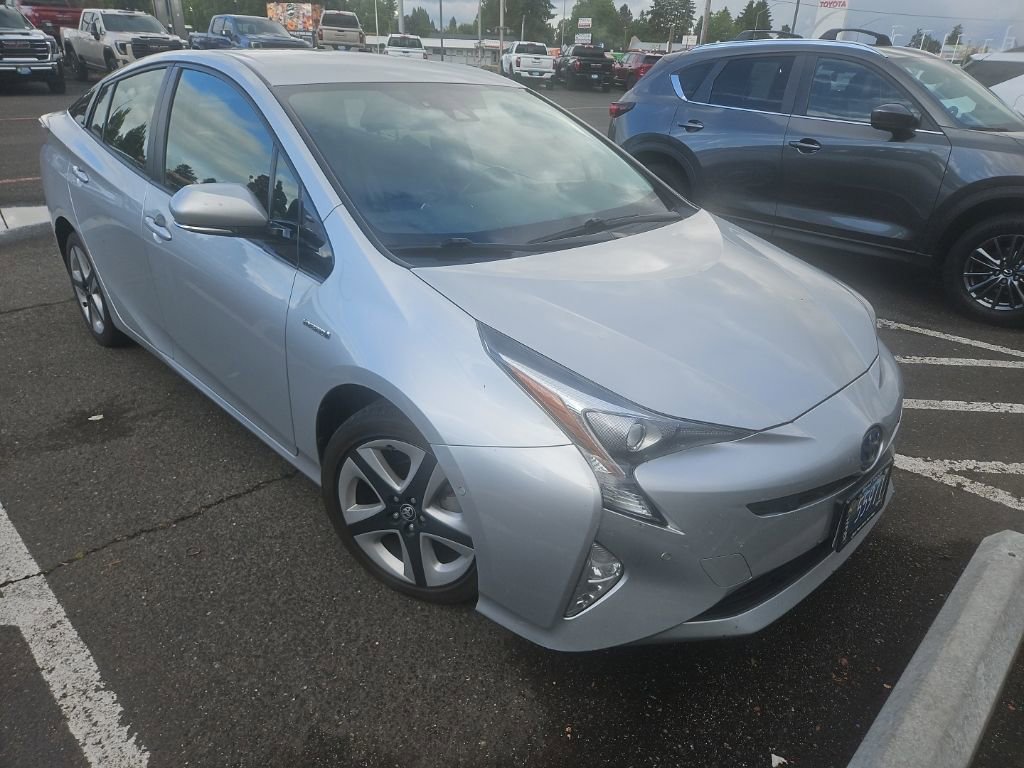 Used 2018 Toyota Prius Three Touring FWD image 4