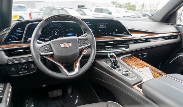 Used 2024 Cadillac Escalade Premium Luxury w/ Performance Package image 23