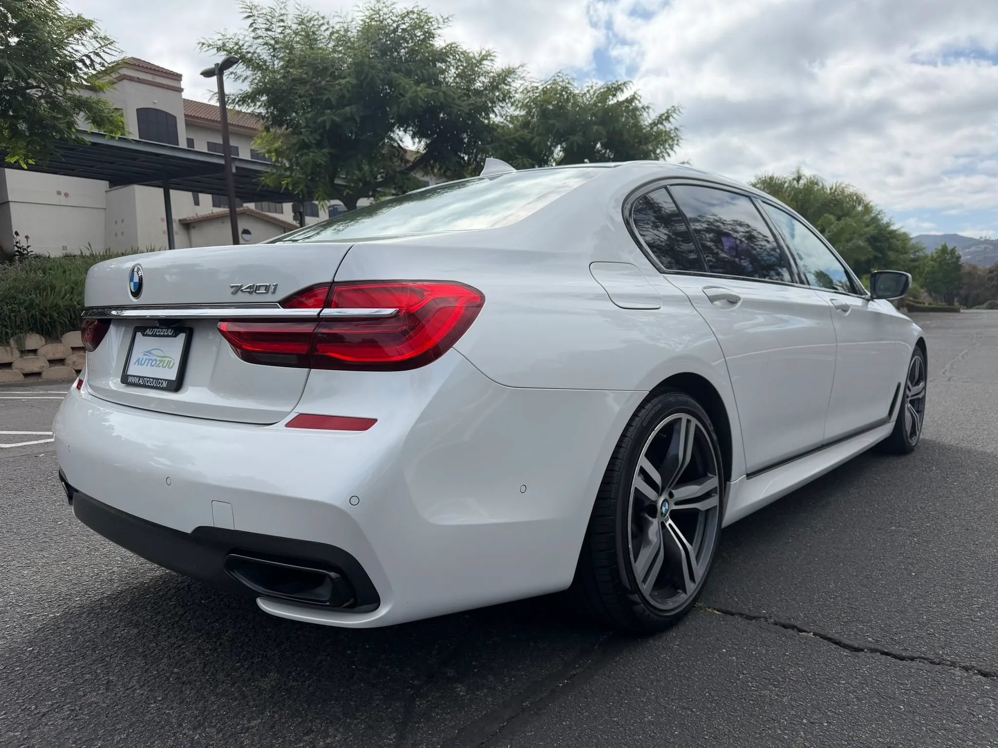 Used 2017 BMW 740i RWD image 5