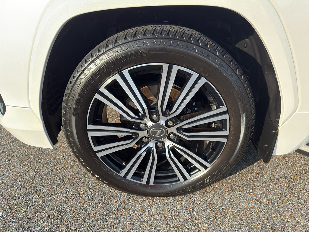 Used 2024 Lexus LX 600 4WD w/ Luxury Package image 9