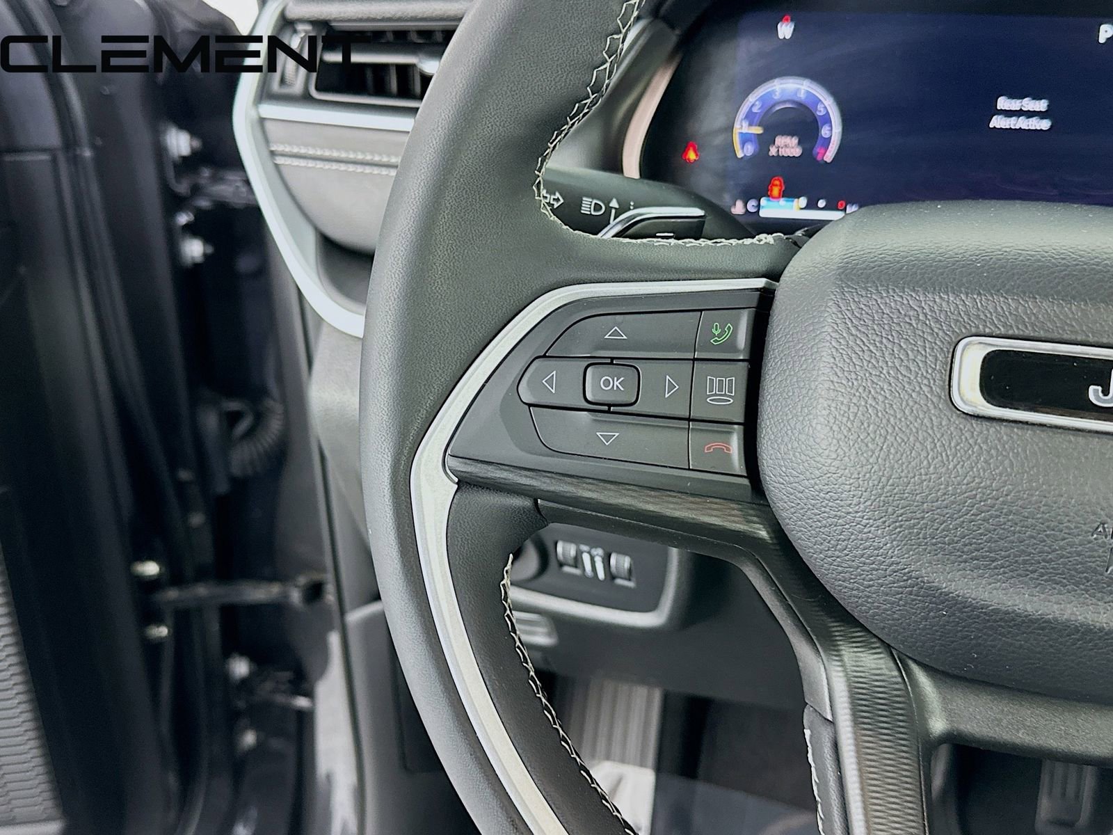 Used 2023 Jeep Grand Cherokee L Laredo AWD/4WD image 15