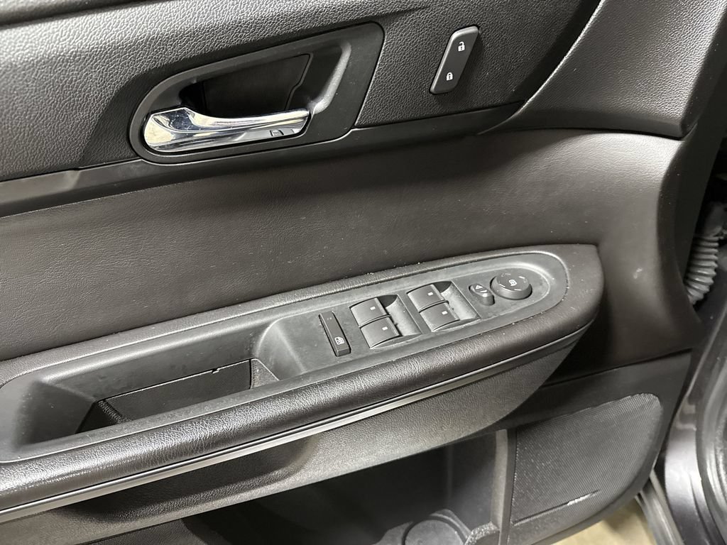 Used 2015 Chevrolet Traverse LT FWD image 20