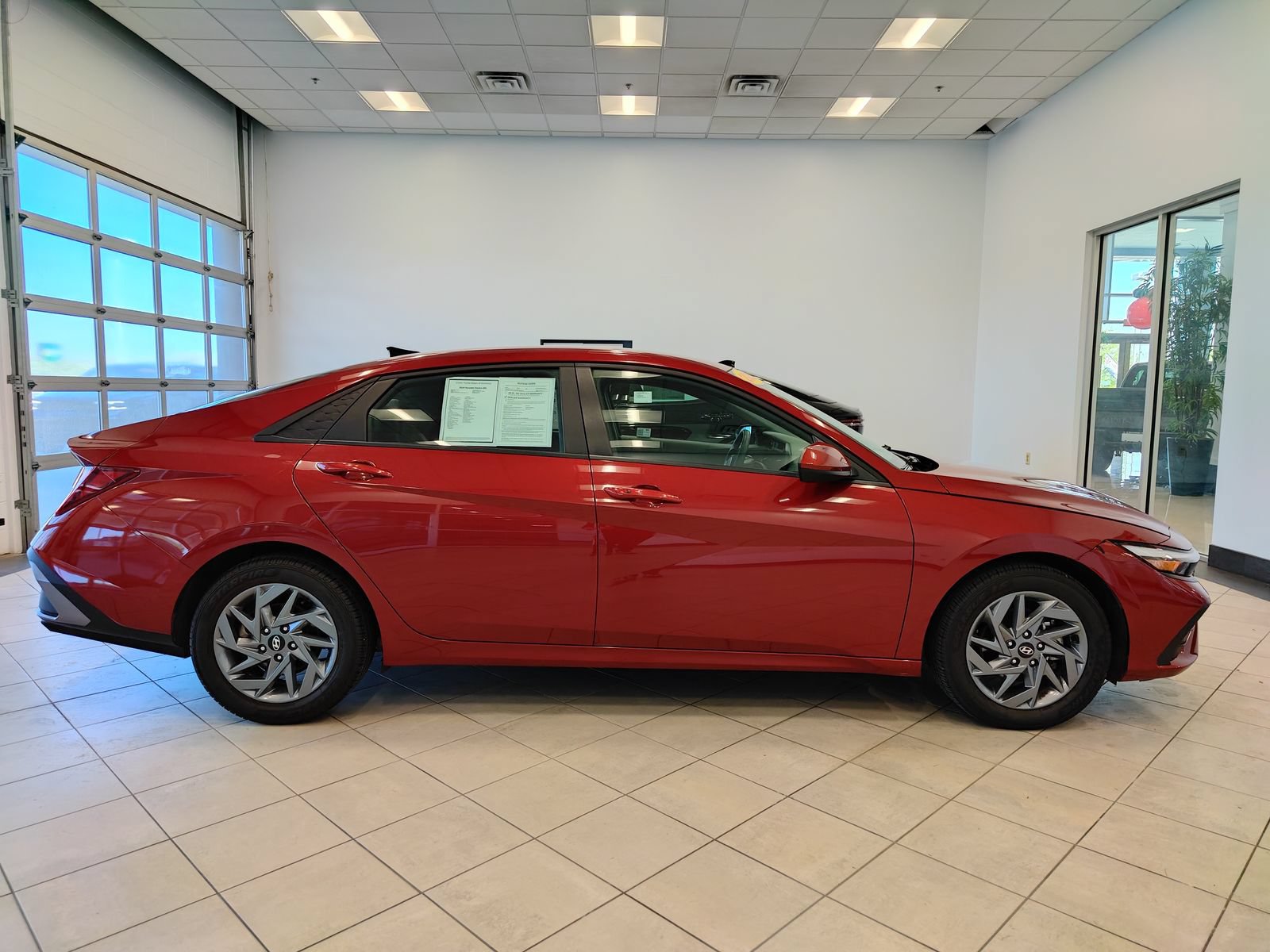 Used 2024 Hyundai Elantra SEL FWD image 2