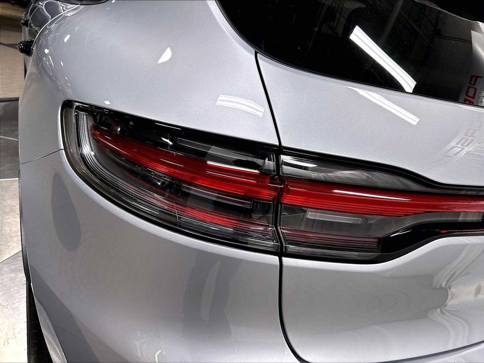 Used 2026 Porsche Macan AWD/4WD image 34