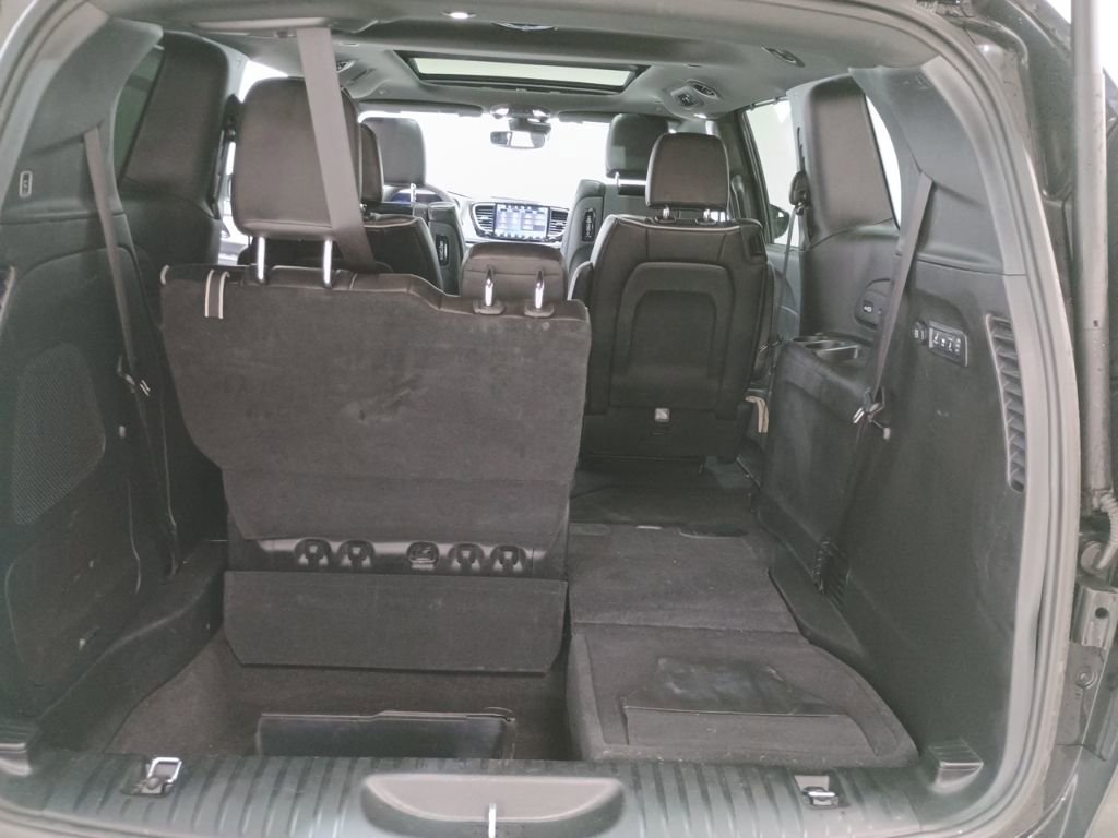 Used 2023 Chrysler Pacifica Limited w/ Uconnect Theater Family Group image 24