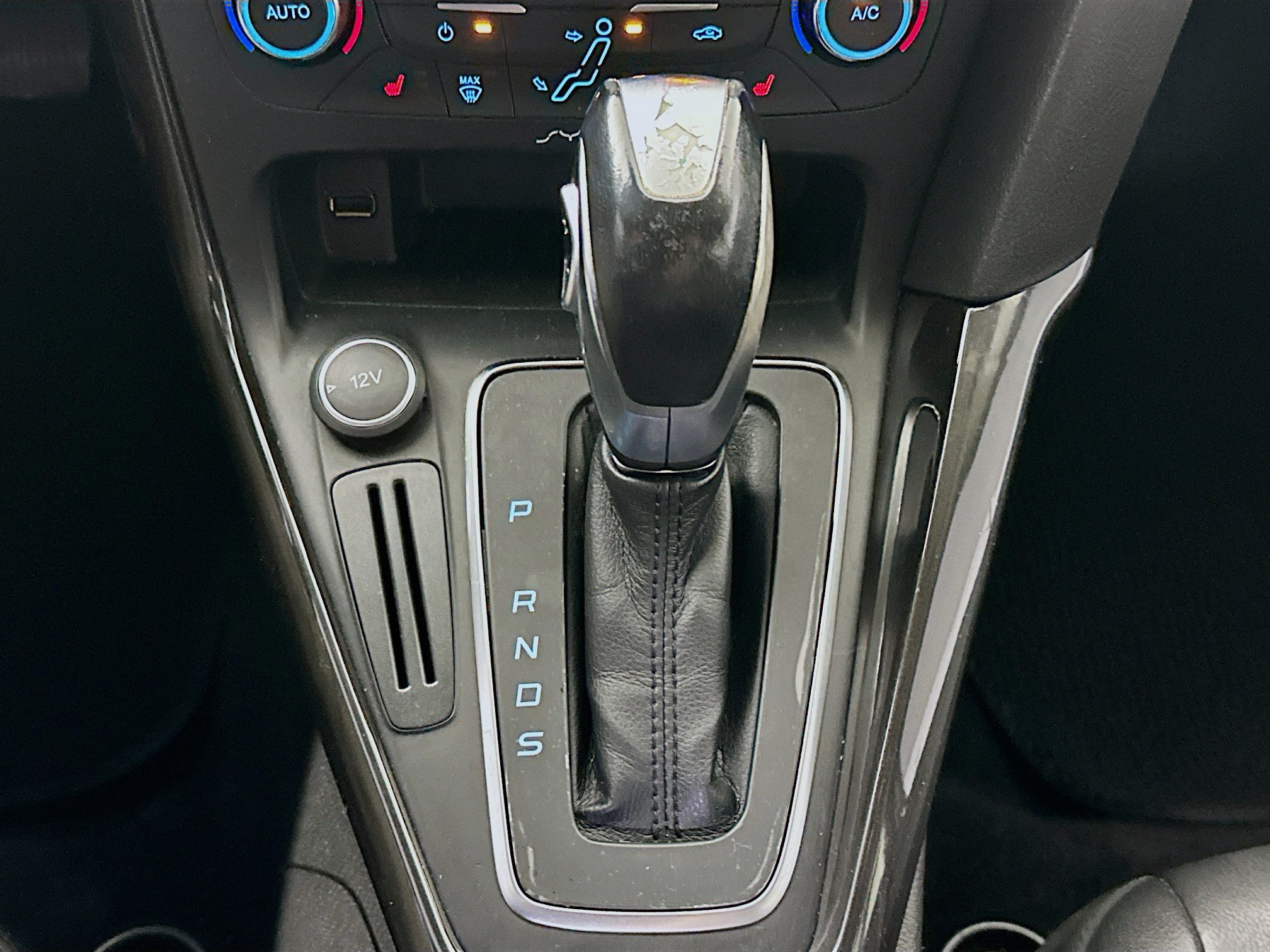 Used 2015 Ford Focus Titanium FWD image 23