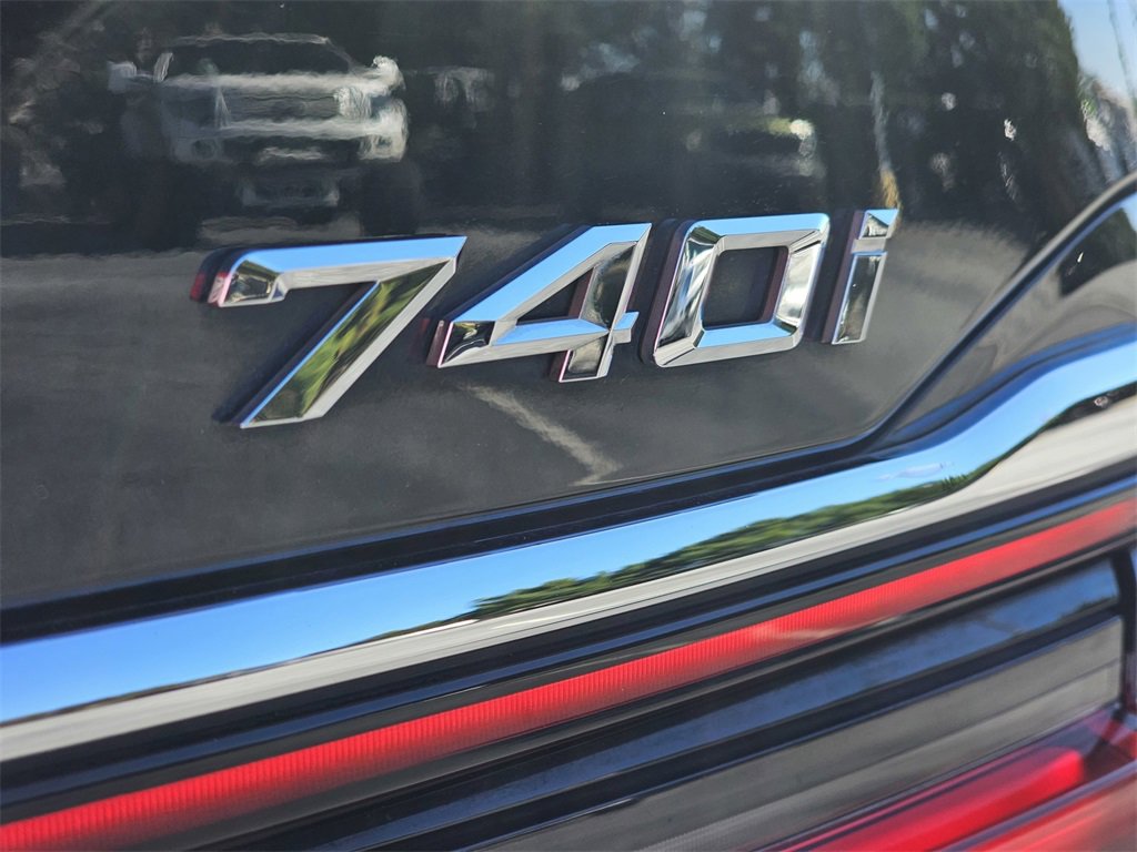 Used 2022 BMW 740i w/ M Sport Package image 12