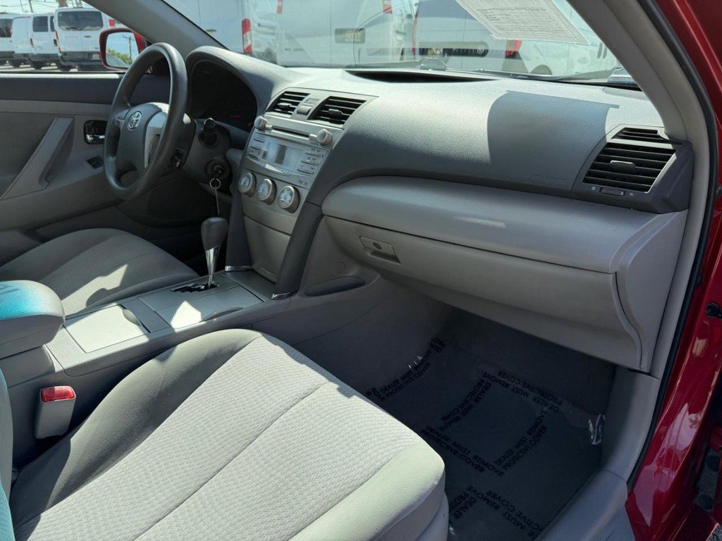 Used 2011 Toyota Camry LE image 18