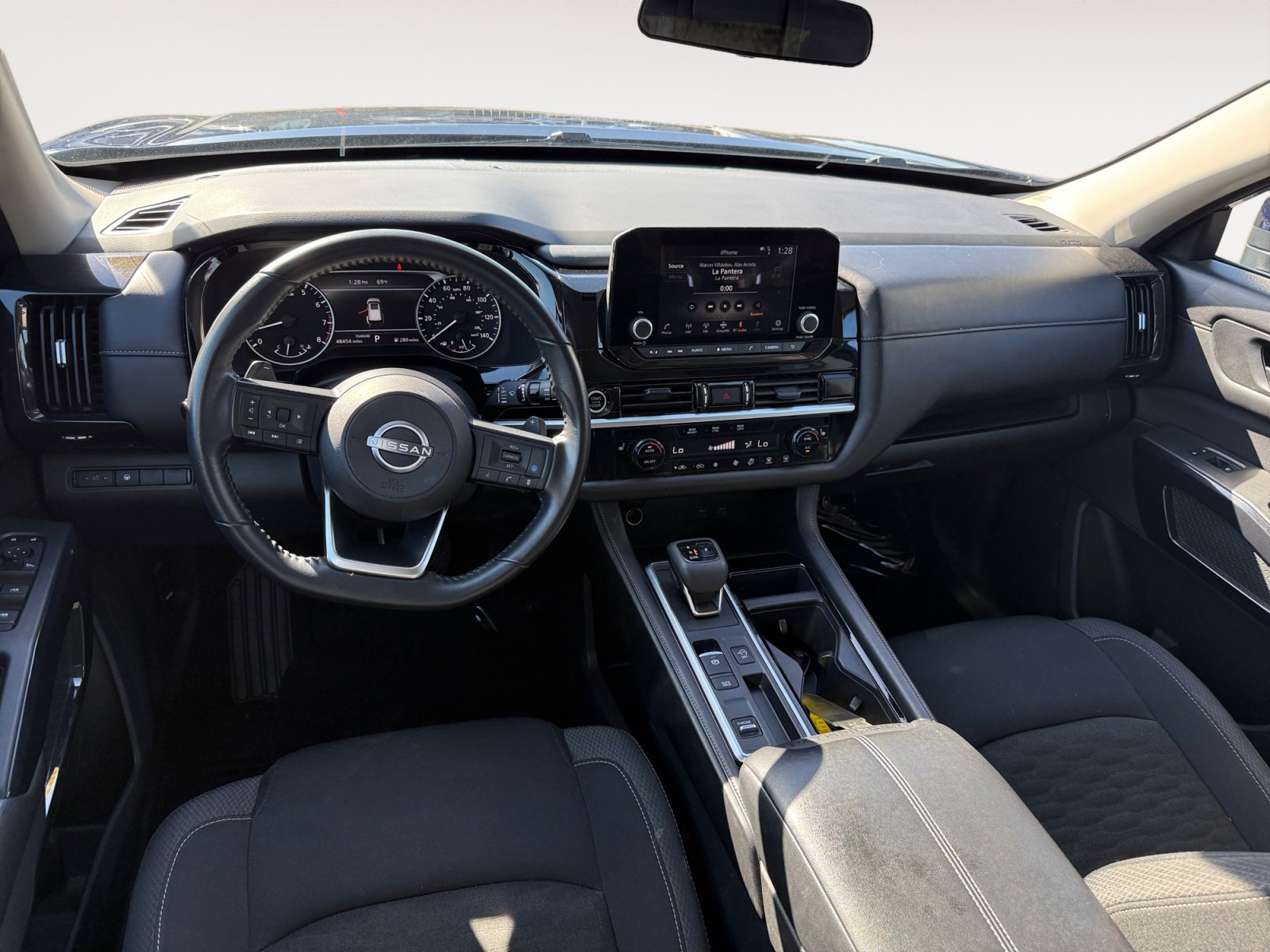 Used 2024 Nissan Pathfinder SV image 15