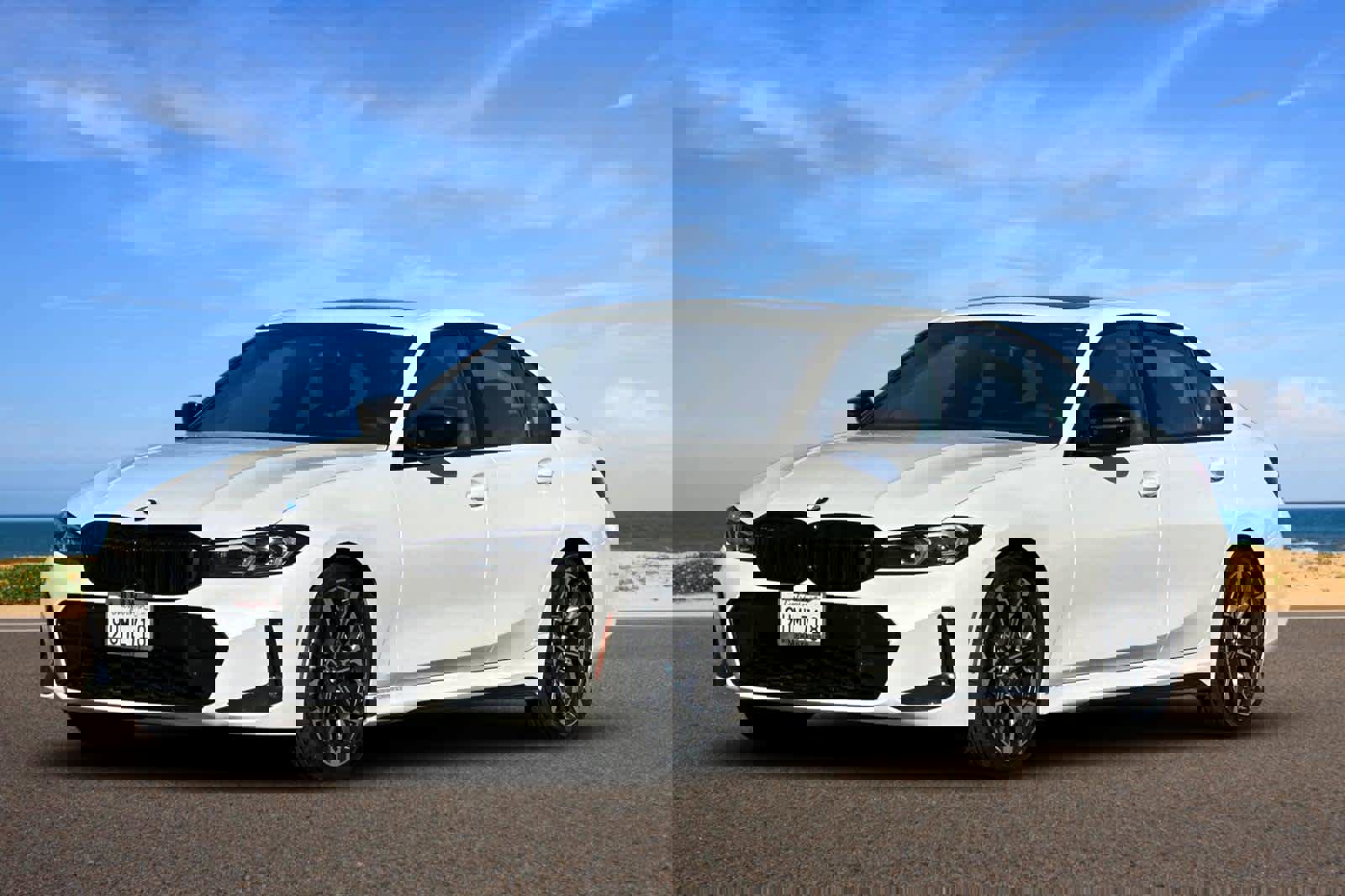 Used 2025 BMW 330i Sedan w/ M Sport Package image 1