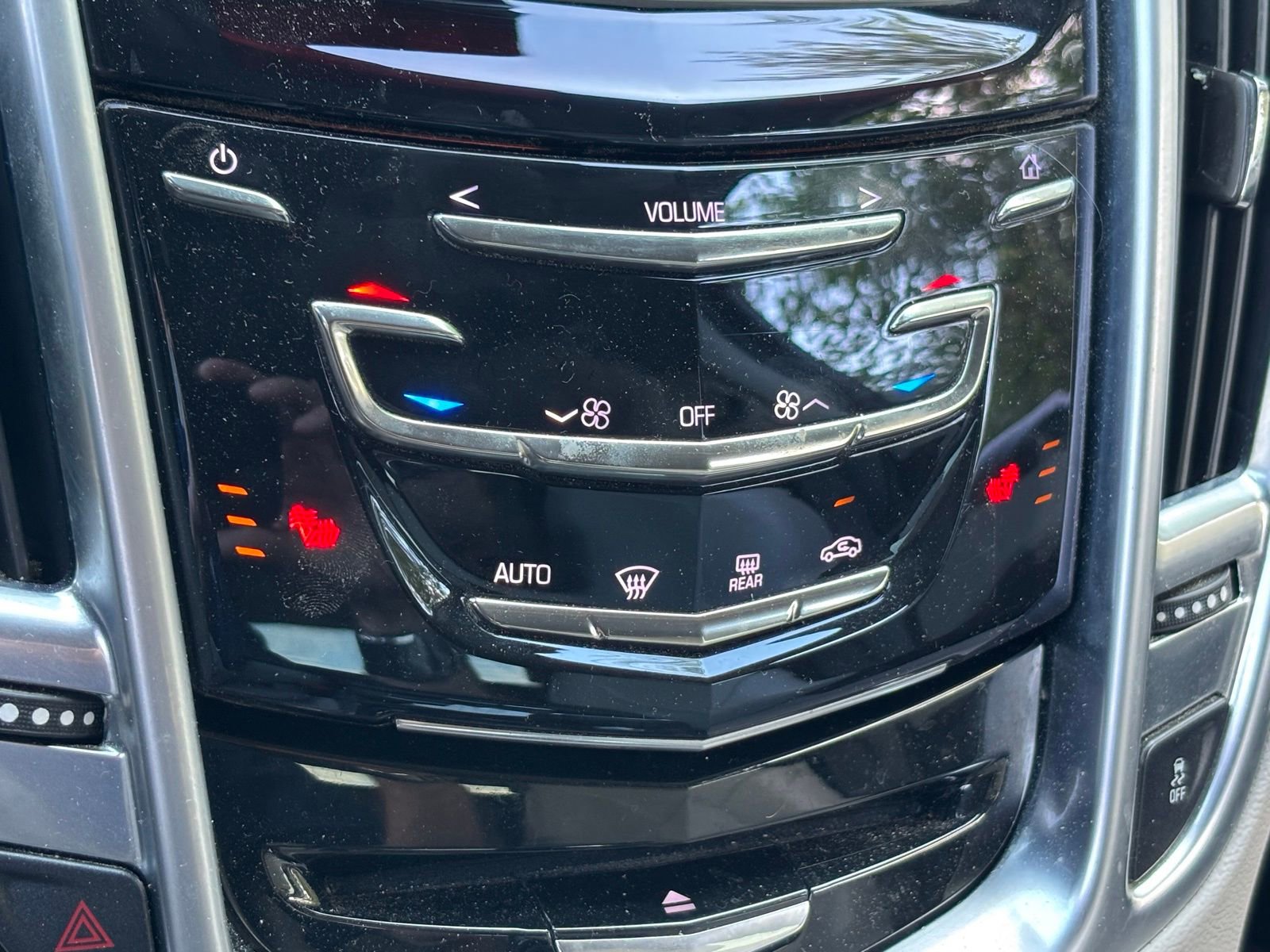 Used 2015 Cadillac SRX Luxury w/ Driver Awareness Package FWD image 8