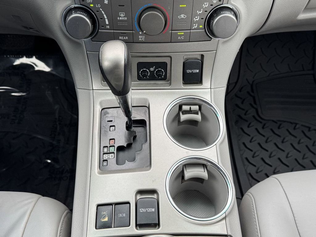 Used 2013 Toyota Highlander SE image 30