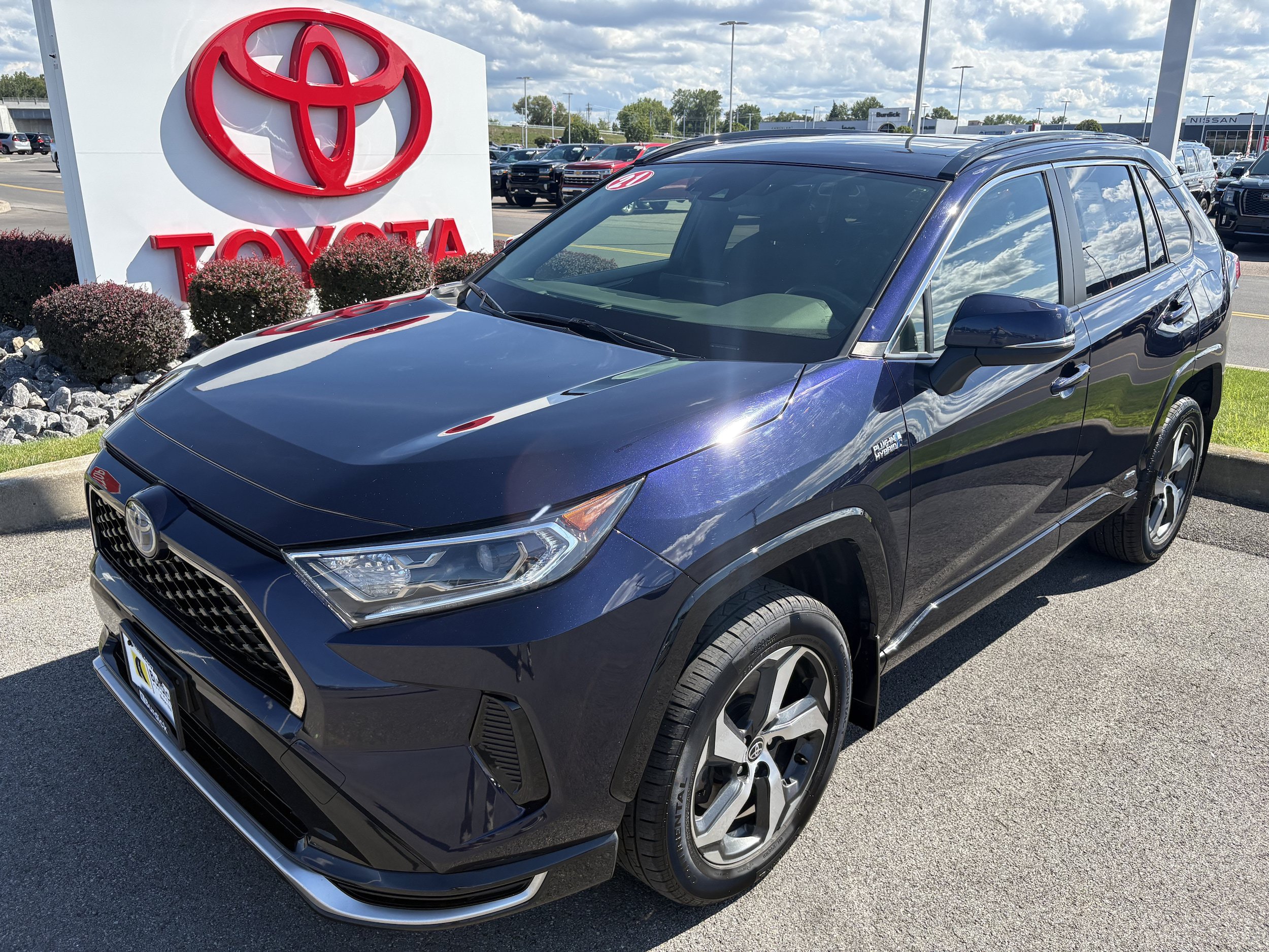 Used 2021 Toyota RAV4 SE w/ Weather & Moonroof Package AWD/4WD image 1