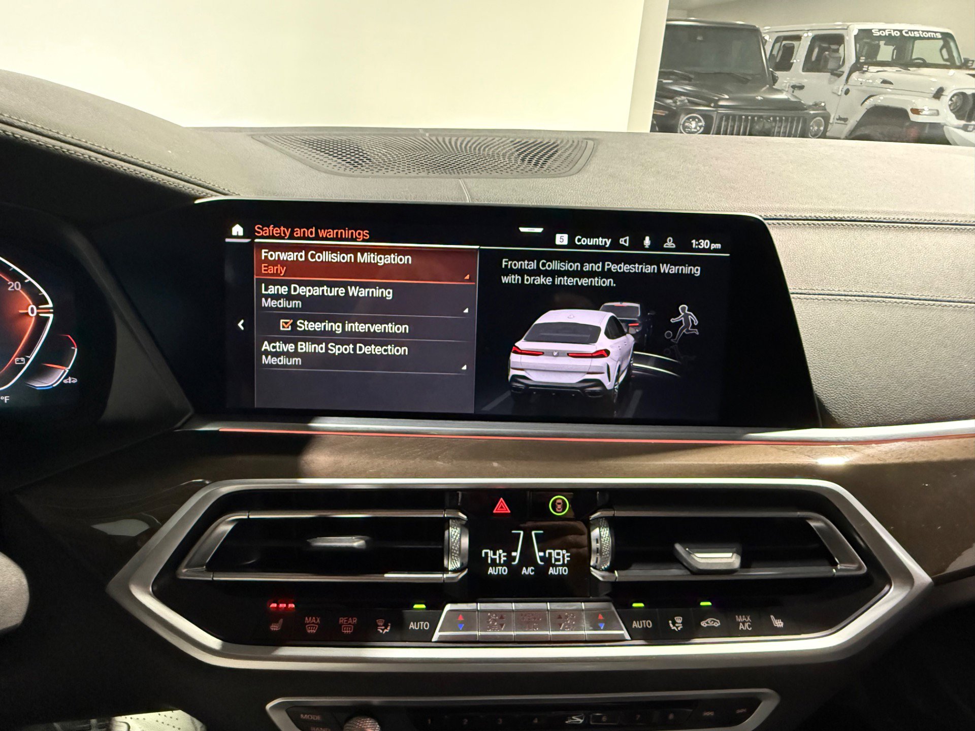 Used 2023 BMW X6 xDrive40i w/ M Sport Package AWD/4WD image 42