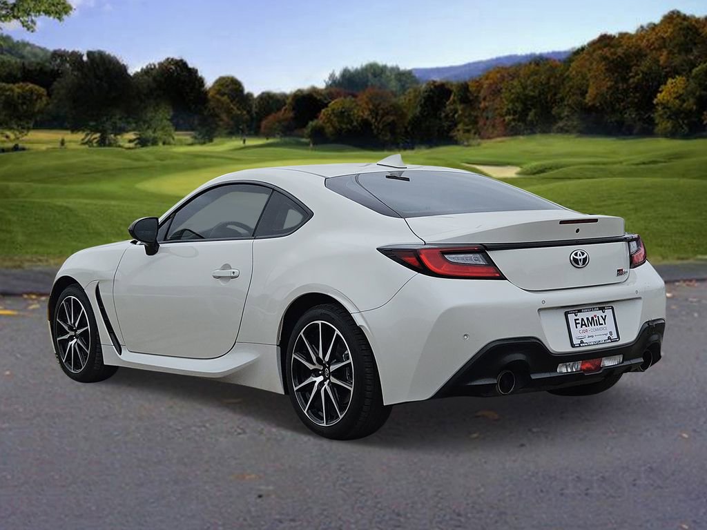 Used 2023 Toyota GR86 RWD image 4