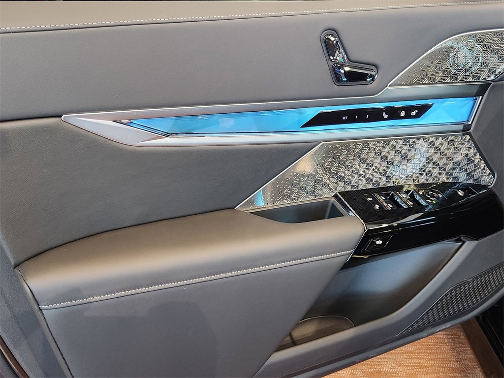 New 2026 BMW i7 xDrive60 w/ Executive Package image 8