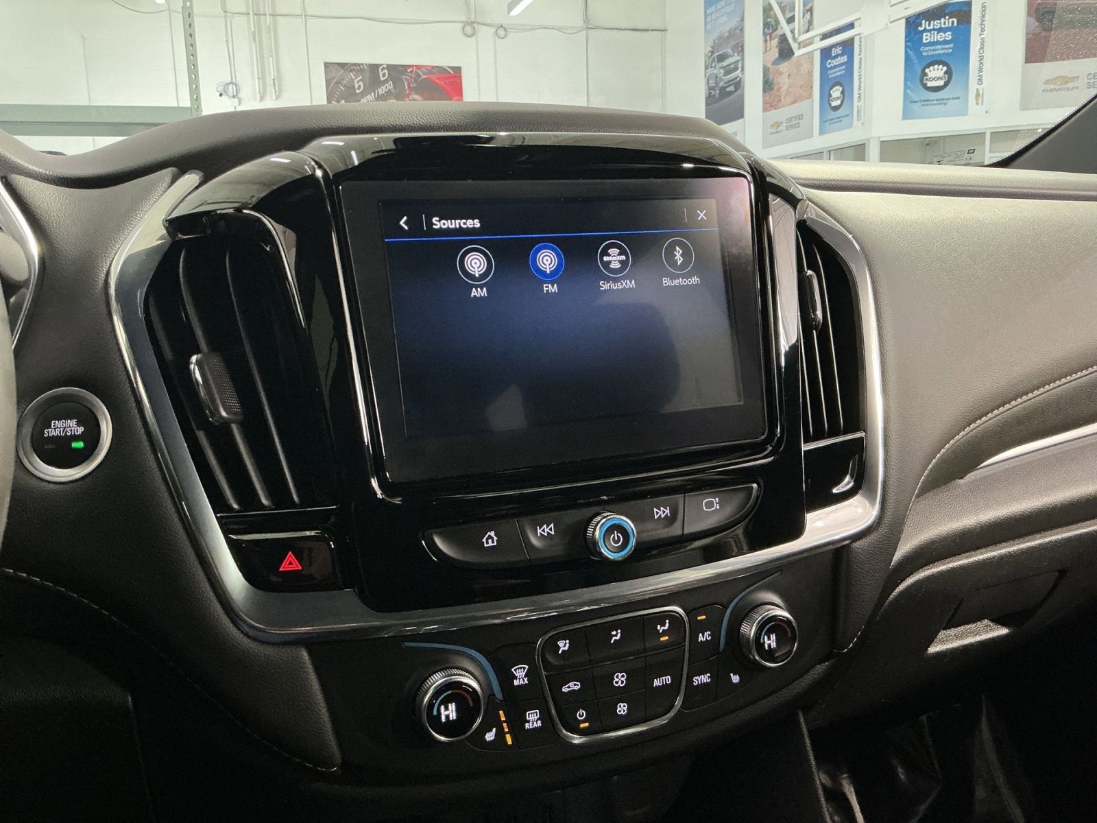 Used 2023 Chevrolet Traverse LT image 26