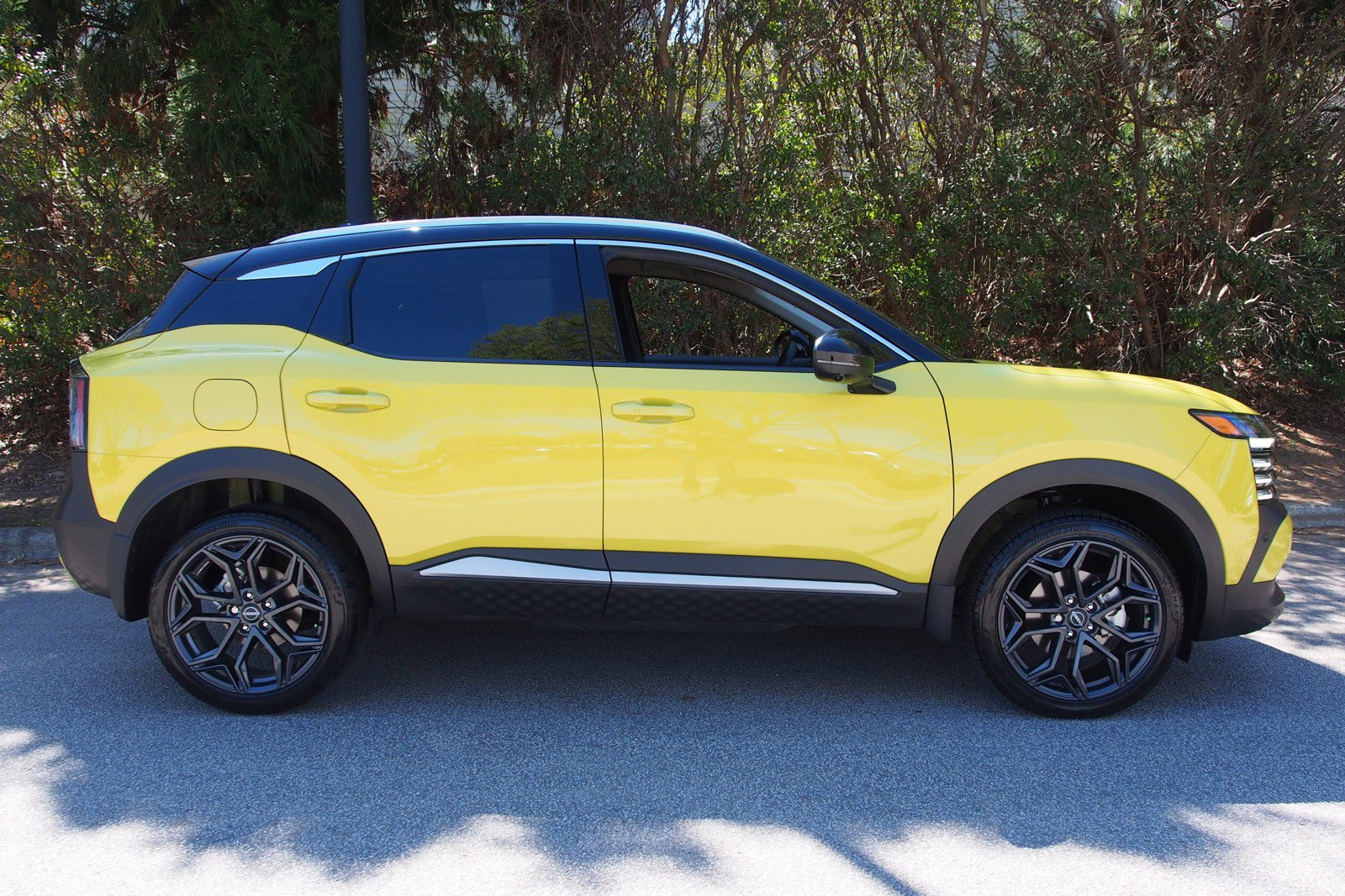 Used 2025 Nissan Kicks SR image 8