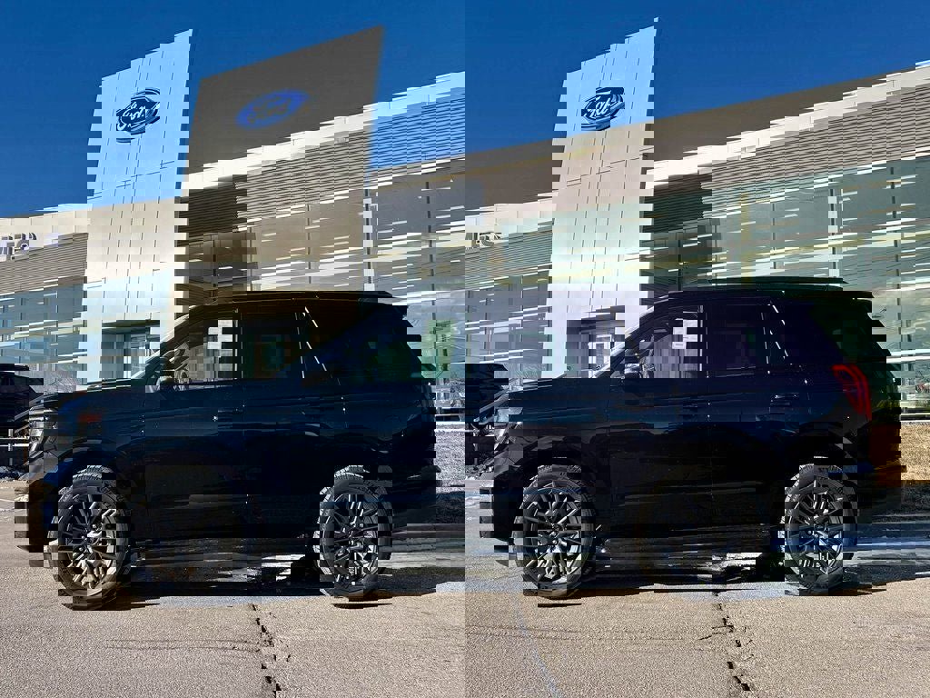 New 2026 Ford Expedition Platinum w/ Stealth Appearance Package image 2