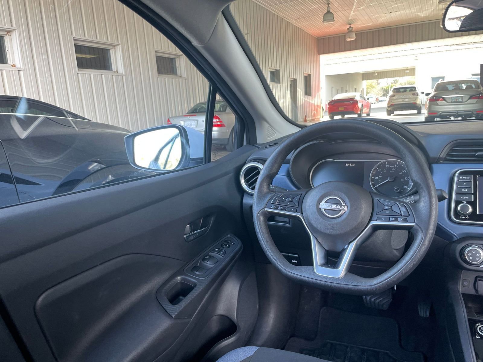 Used 2025 Nissan Versa SV FWD image 31