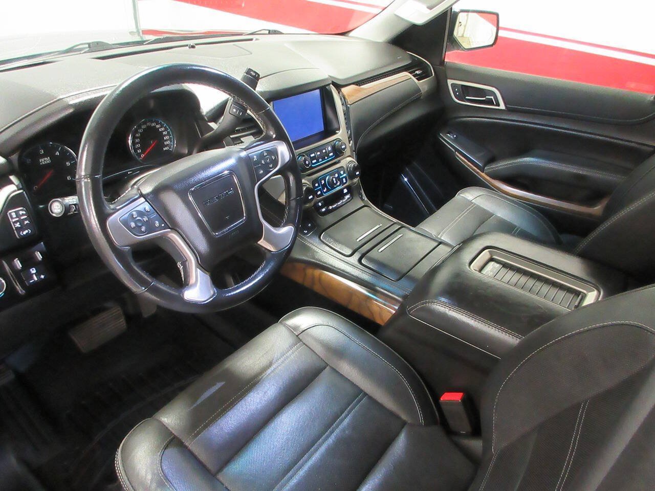 Used 2020 GMC Yukon XL Denali w/ Denali Premium Package AWD/4WD image 22