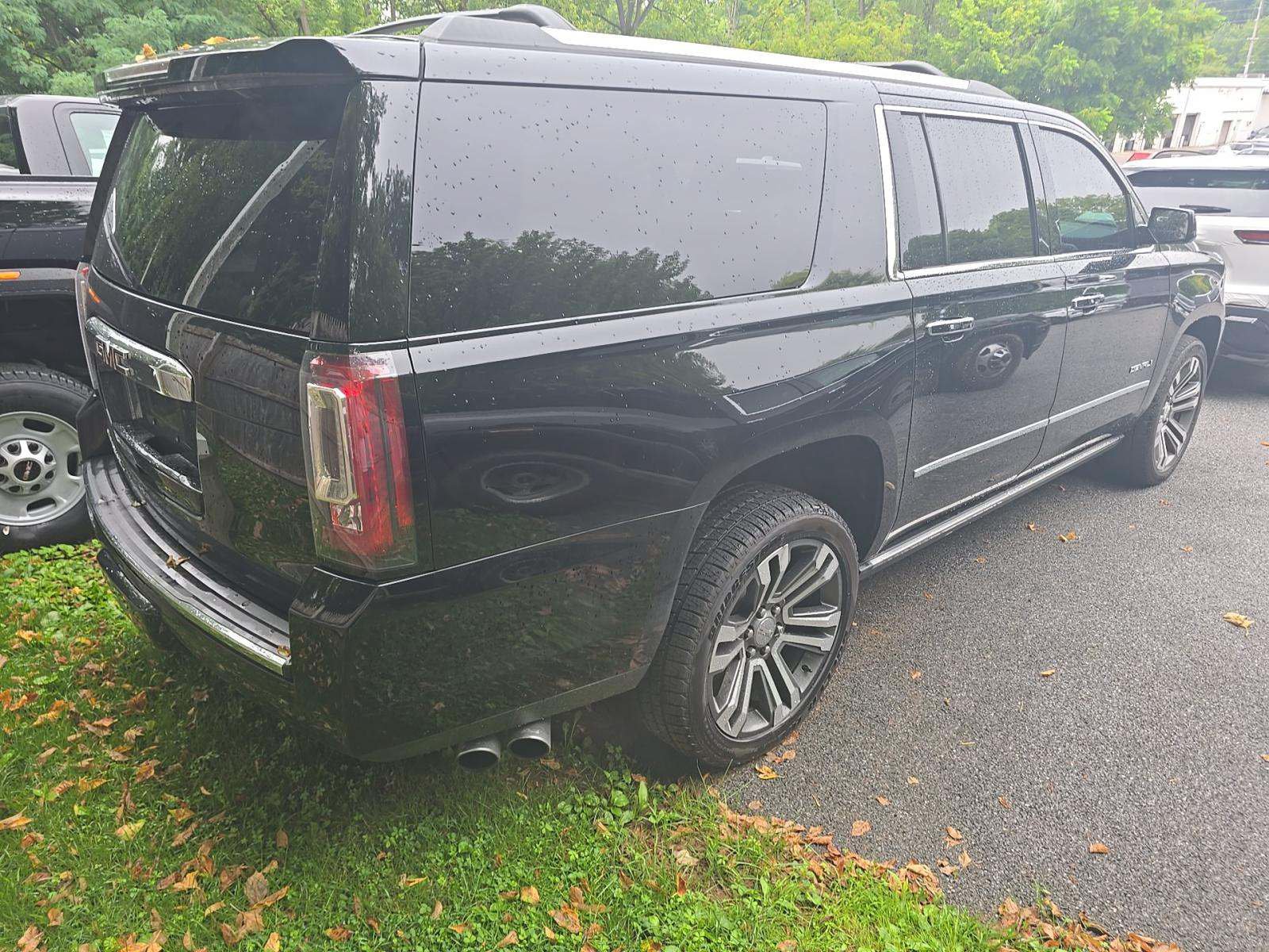 Used 2018 GMC Yukon XL Denali w/ Denali Ultimate Package AWD/4WD image 3