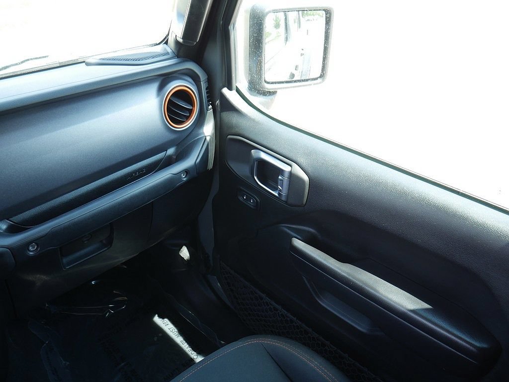 Used 2020 Jeep Gladiator Mojave w/ LED Lighting Group AWD/4WD image 24